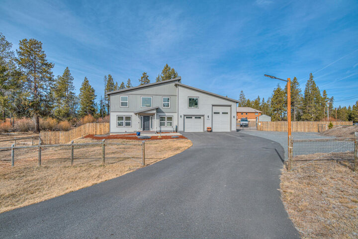 Property Photo:  16732 Contorta Place  OR 97739 