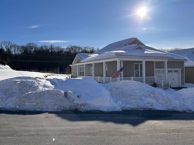 Property Photo:  61 Spring Hill Dr 61  MA 01569 