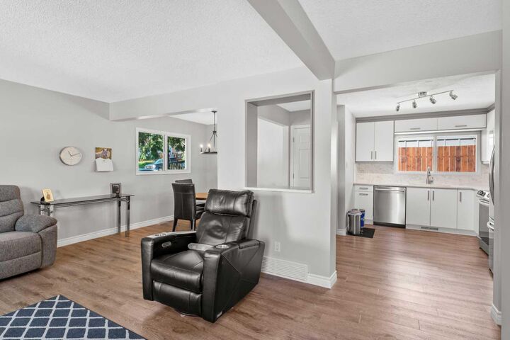 Property Photo: 321 Haddon Road SW AB T2V 2Z4