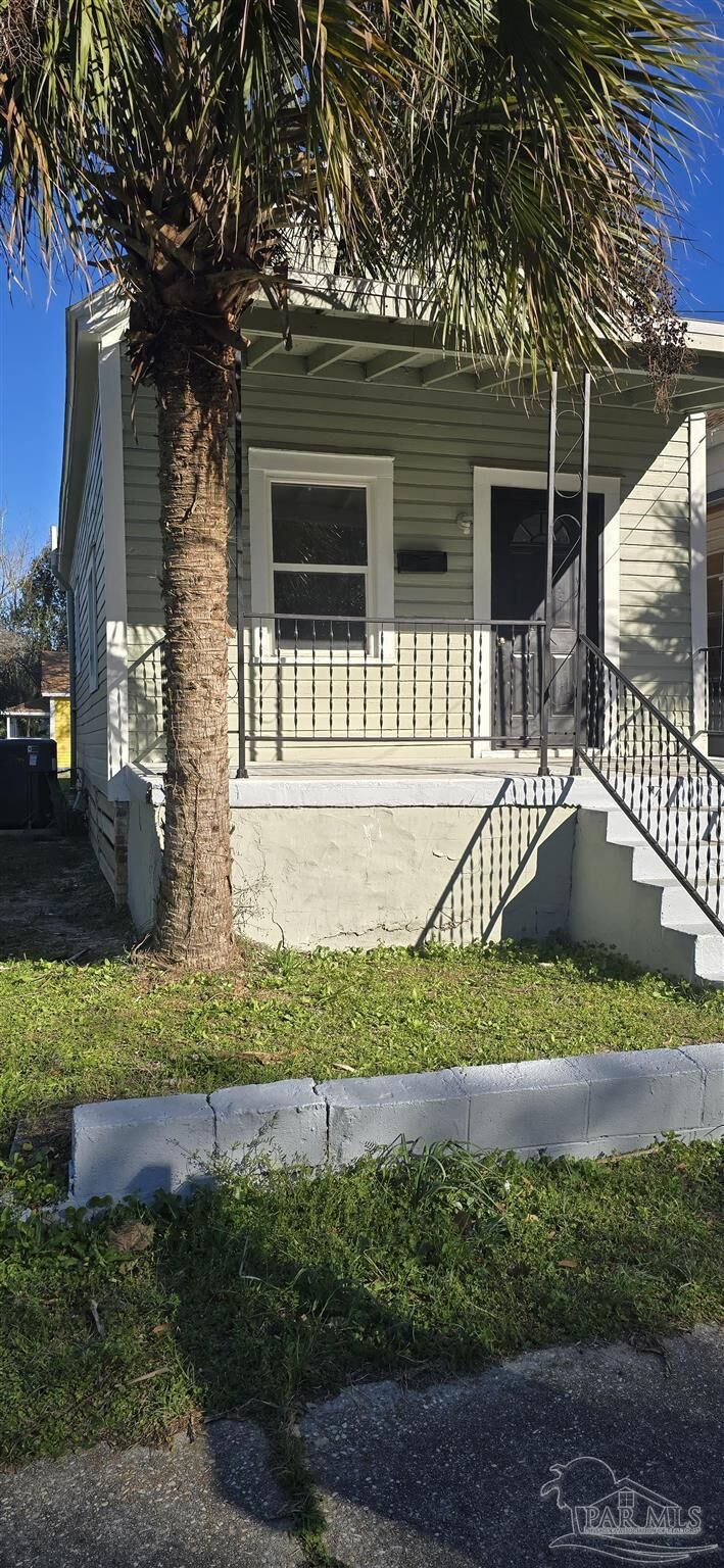 Property Photo: 510 N G St FL 32501