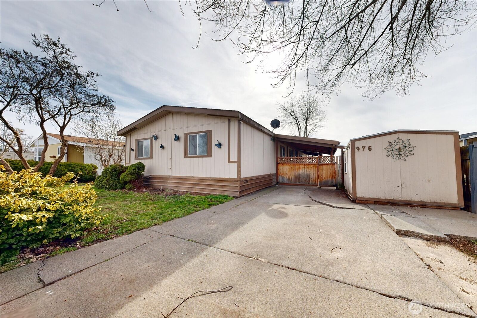 Property Photo:  976 NE Dawson Avenue  WA 99324 