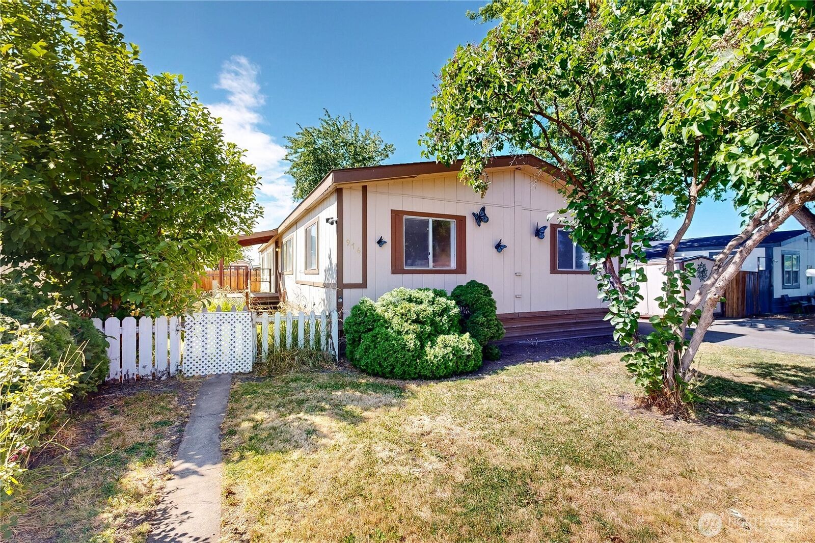Property Photo:  976 NE Dawson Avenue  WA 99324 