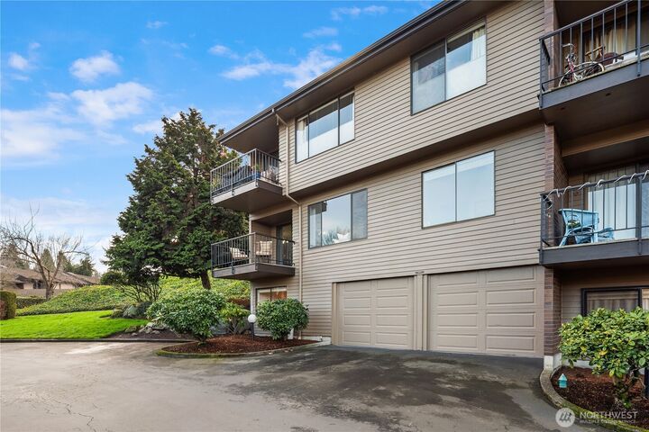 Property Photo:  10713  Glen Acres Drive S #10713  WA 98168 
