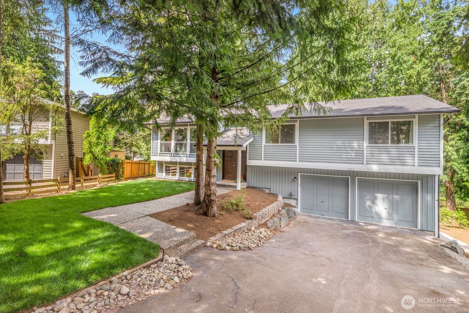 Property Photo:  11828 NE 103rd Place  WA 98033 