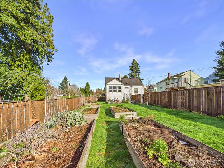Property Photo:  2103 E 21st Street  WA 98310 