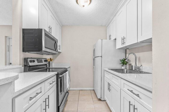 Property Photo:  16 Crossings Circle D  FL 33435 