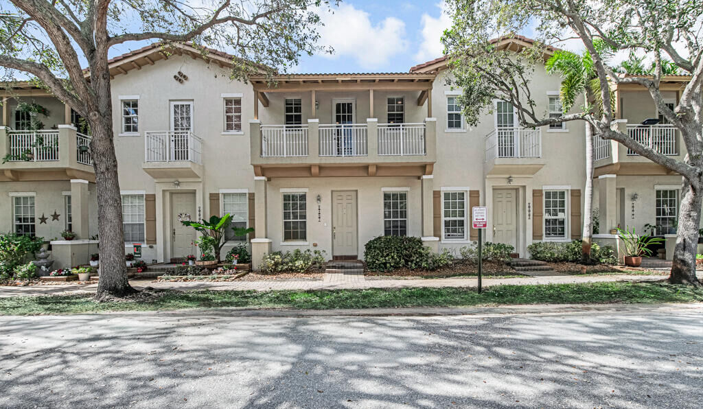 Property Photo:  2407 NW 5th Street  FL 33426 