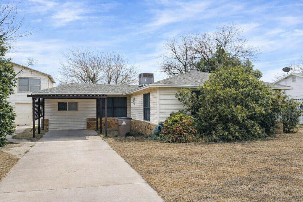 Property Photo:  610 Era Avenue  TX 76905 