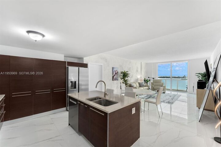 Property Photo:  1900 N Bayshore Dr 3202  FL 33132 