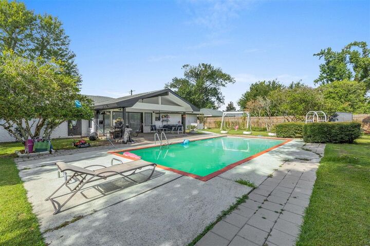 Property Photo:  242 Spring St  LA 70605 