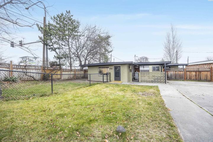 Property Photo:  2722 W 7th Ave  WA 99336 