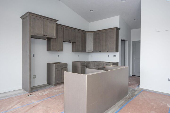 Property Photo:  2914 E Helena St  WA 99301 