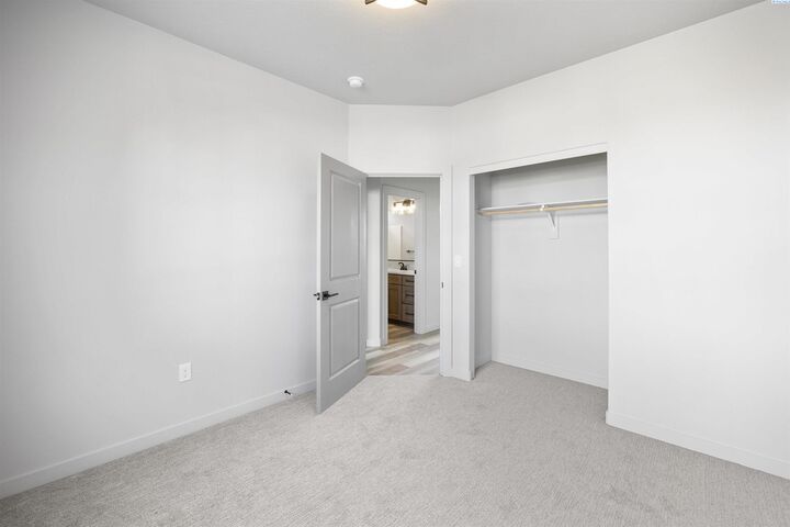 Property Photo:  2914 E Helena St  WA 99301 