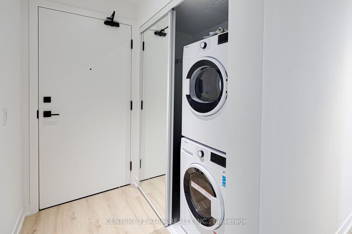Property Photo: 319 Jarvis Street 2515 ON M5B 0C8