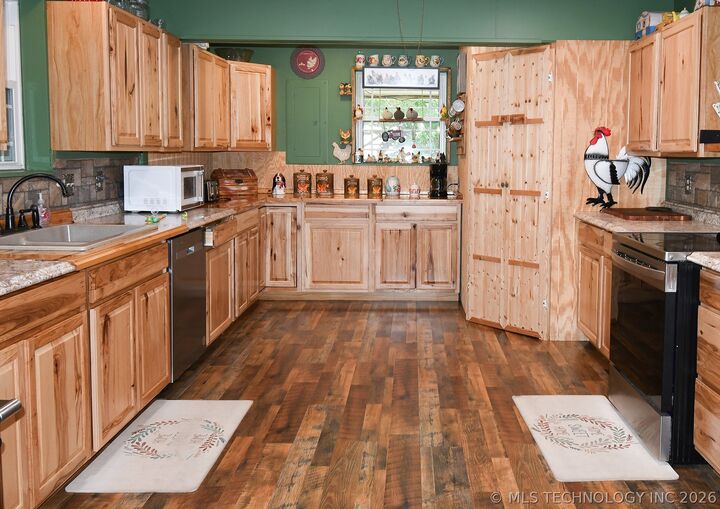 Property Photo:  1108 Maple Lane  OK 74462 