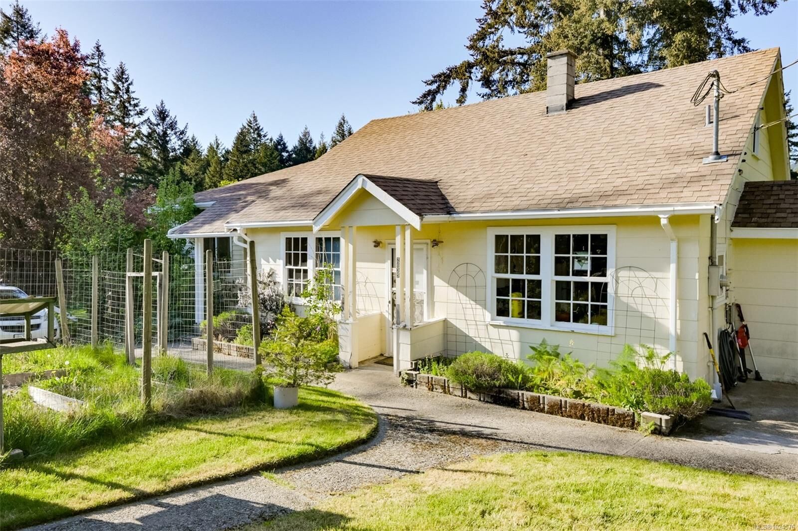 Property Photo: 2035 Herd Rd BC V9L 5W3