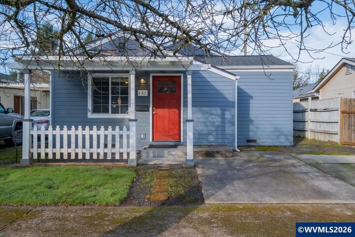 Property Photo:  767 18th St NE  OR 97301 