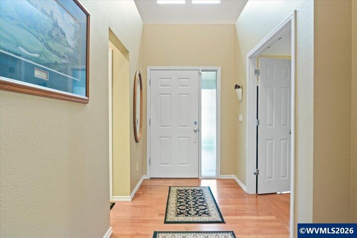 Property Photo: 548 Inverness Dr SE OR 97306