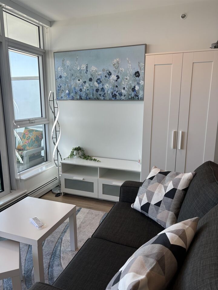 Photo de la propriété:  13685 102 Avenue 2403  BC V3T 1N7 