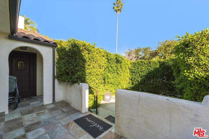 Property Photo:  809 N La Jolla Ave  CA 90046 
