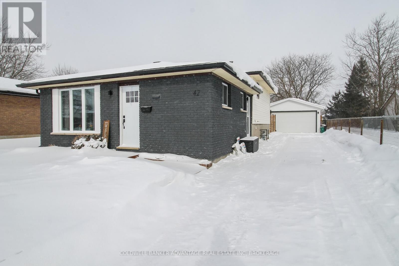 Property Photo:  42 Newleaf Crescent  ON L3C 6B4 