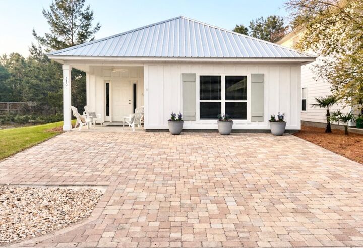 Property Photo:  330 Ventana Boulevard  FL 32459 