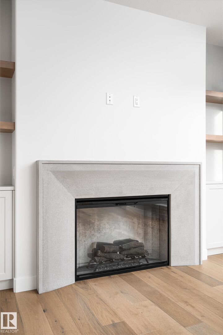 Property Photo:  6884 Knox Loop SW  AB T6W 4R3 