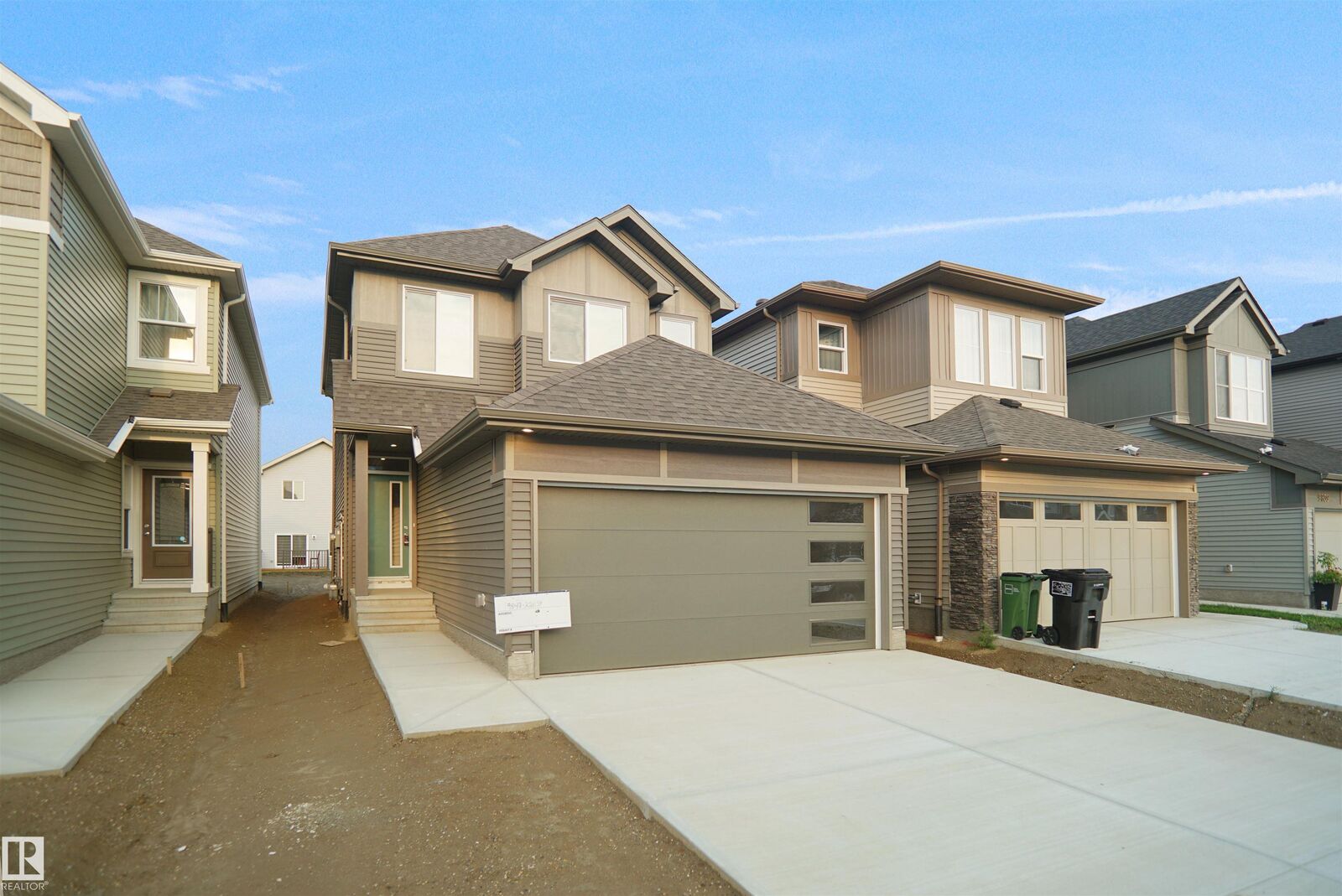 Property Photo:  12127 34 Avenue SW  AB T6W 5E9 