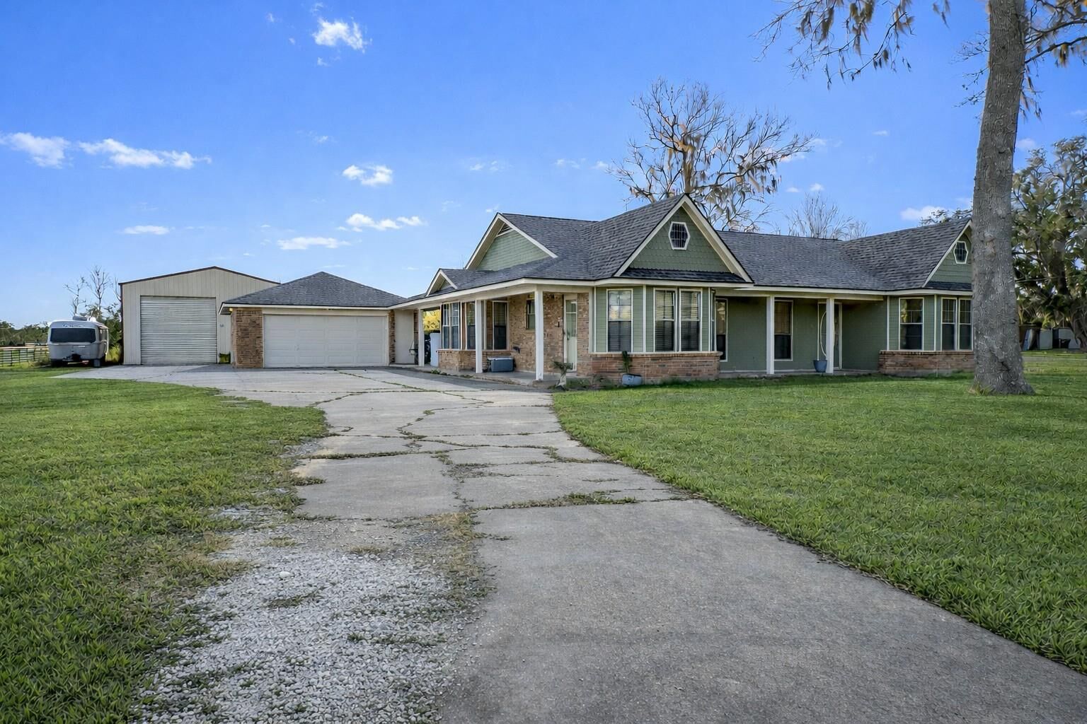 Property Photo:  138 Pin Oak Drive  TX 77515 