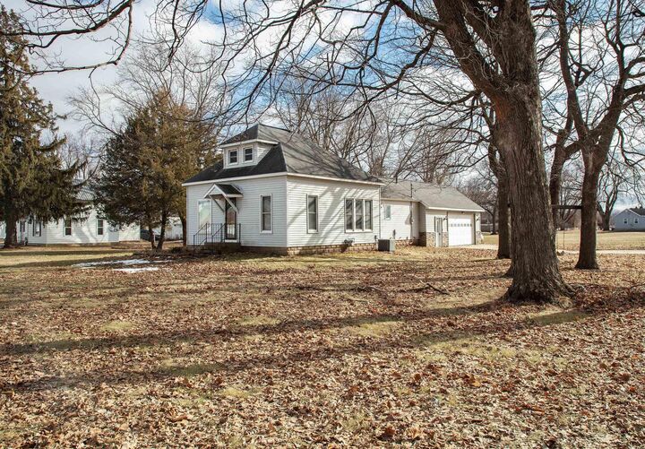 Property Photo:  504 Greenwood Ave  IA 50658 