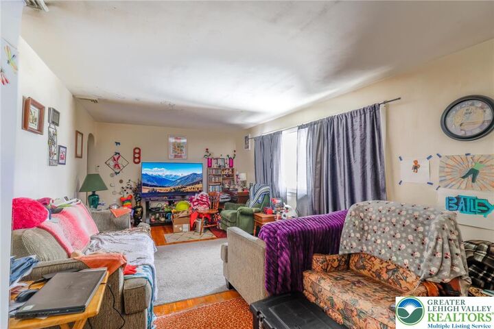 Property Photo:  916 Race Street  PA 18032 