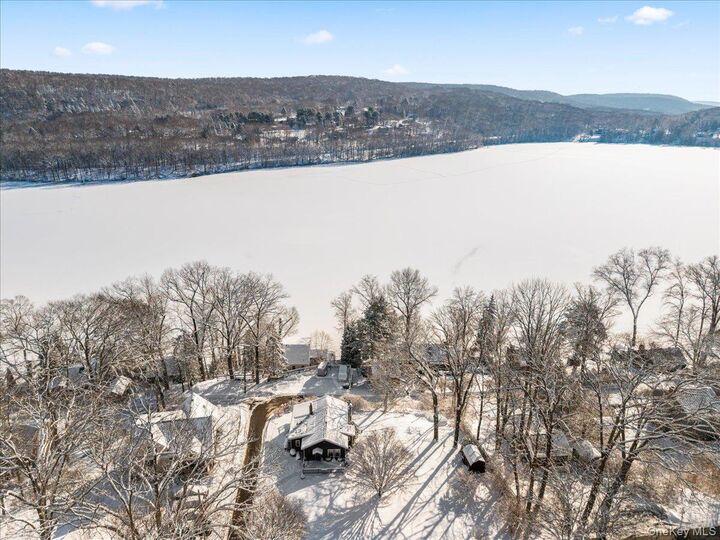 Property Photo:  4 Beachway Drive  NY 12531 