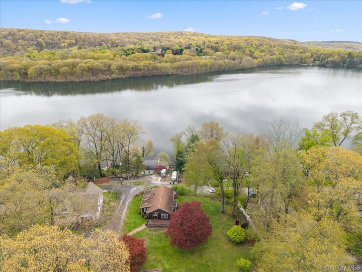 Property Photo:  4 Beachway Drive  NY 12531 