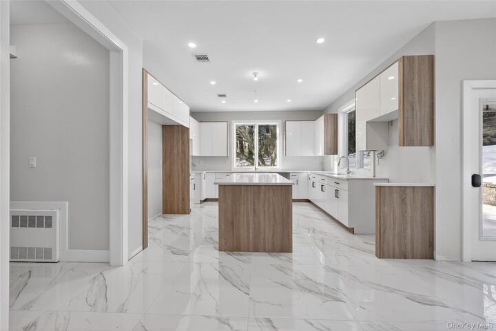 Property Photo:  35 S Cole Avenue 202  NY 10977 