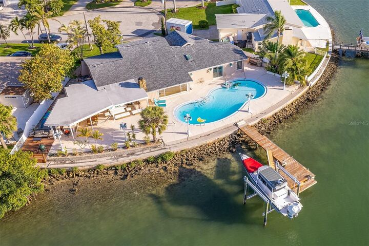 Property Photo:  7985 4th Avenue S  FL 33707 