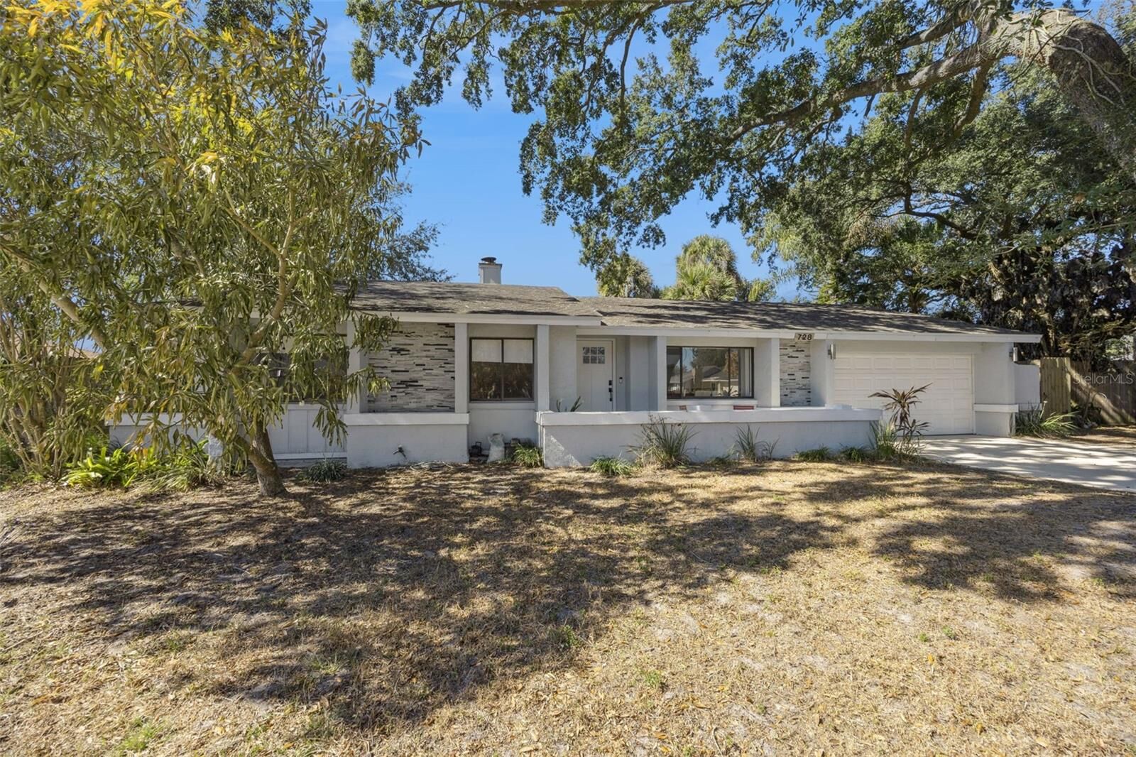 Property Photo: 728 Coquina Court FL 32807