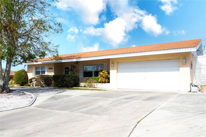 Property Photo:  9820 Royal Palm Drive  FL 34210 