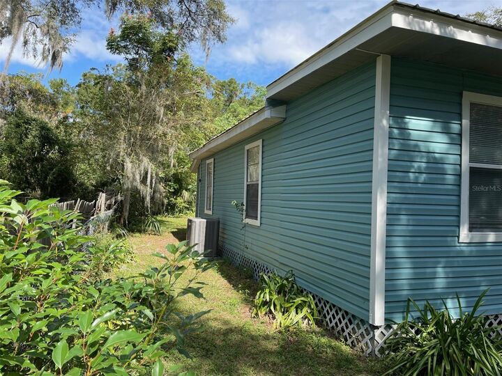 Property Photo: 2211 SW 1st Street FL 34475