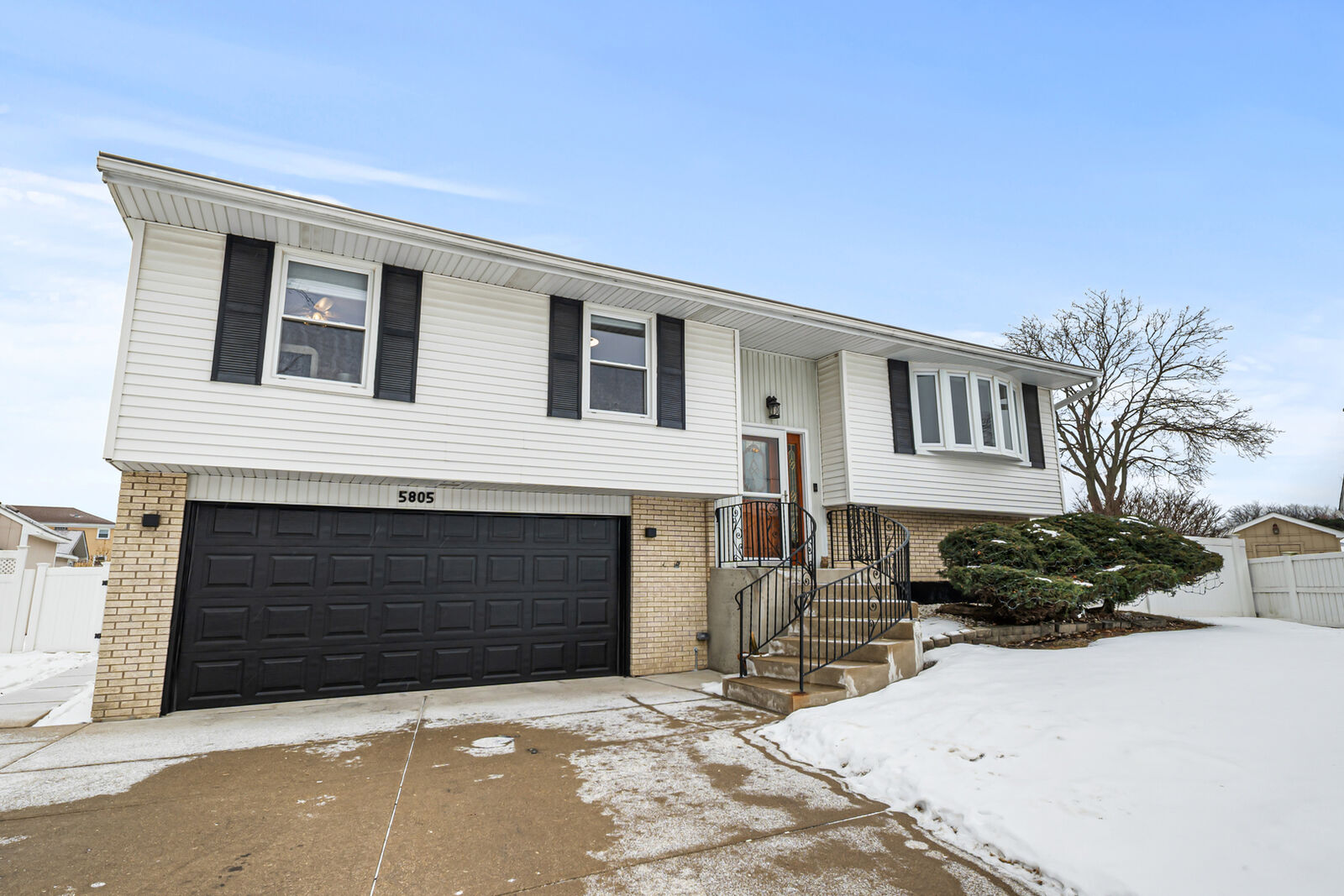 Property Photo:  