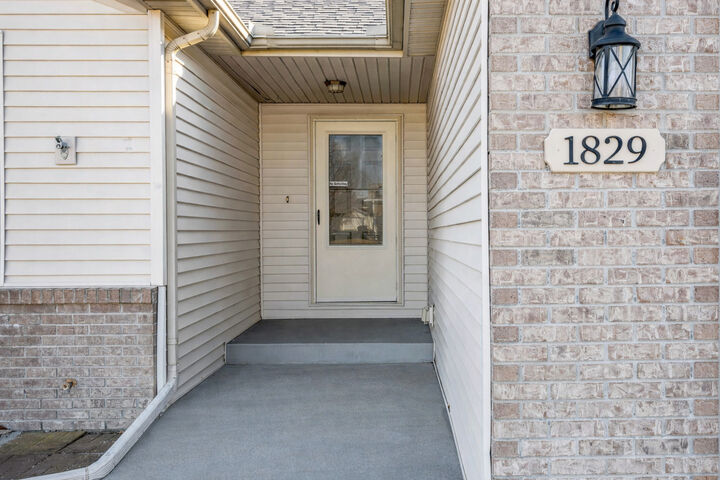 Property Photo:  1829 Derek Drive  IL 61761 