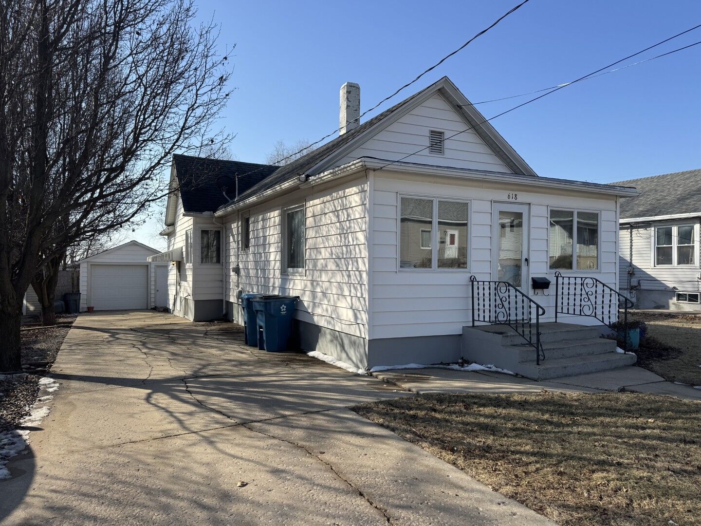 Property Photo:  618 10th Street  IL 61354 