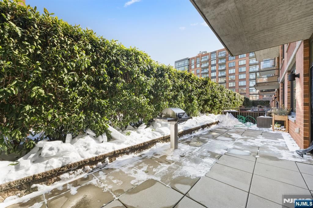 Property Photo:  1100 Maxwell Lane 422  NJ 07030 