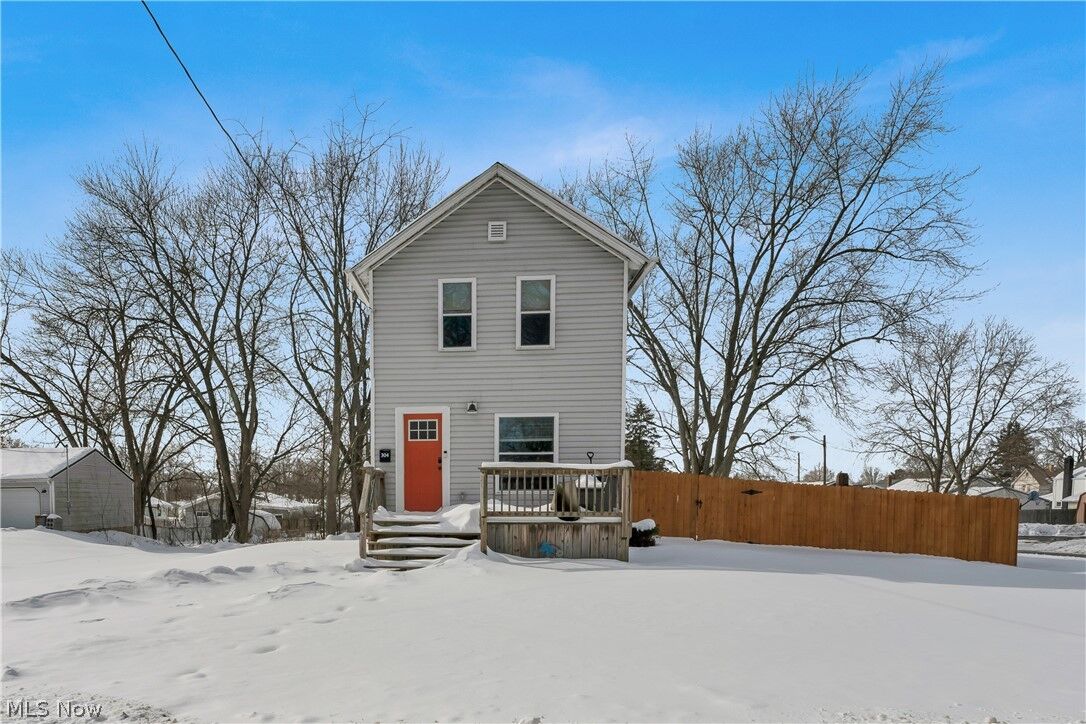 Property Photo:  304 Baldwin Avenue  OH 44446 