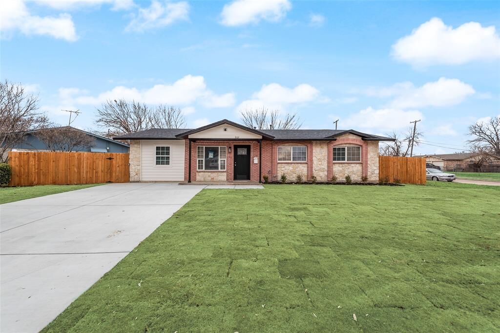 Property Photo:  3102 Harvard Street N  TX 75062 