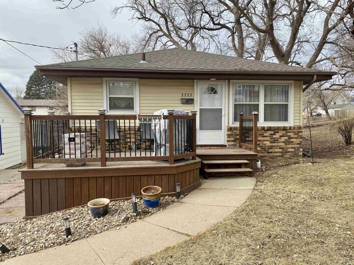 Property Photo:  2525 S Royce St  IA 51106 