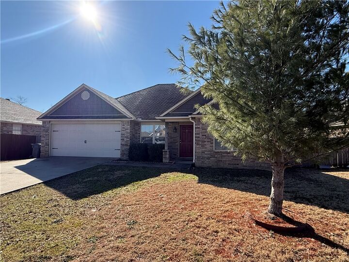 Property Photo:  304 E Laurel Avenue  AR 72758 