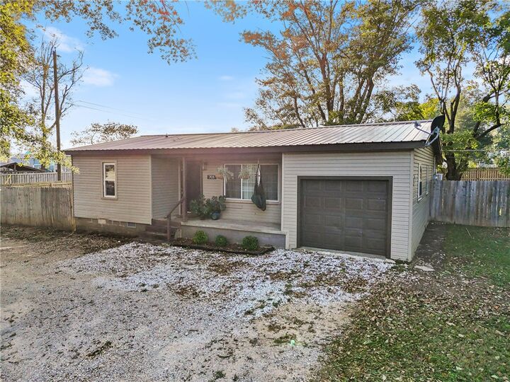 Property Photo:  701 N Curtis Avenue  AR 72751 