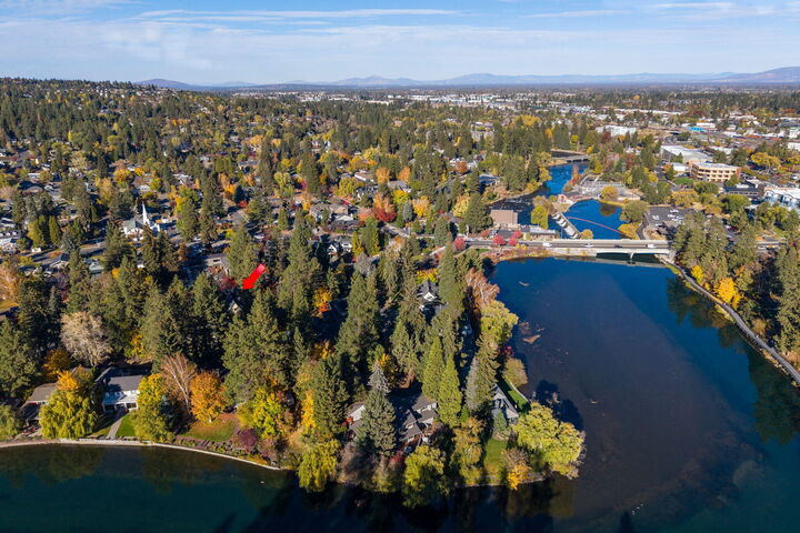 Property Photo:  107 NW Drake Road  OR 97703 