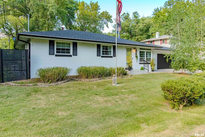 Property Photo:  303 E Lyndale Road  IL 61614 