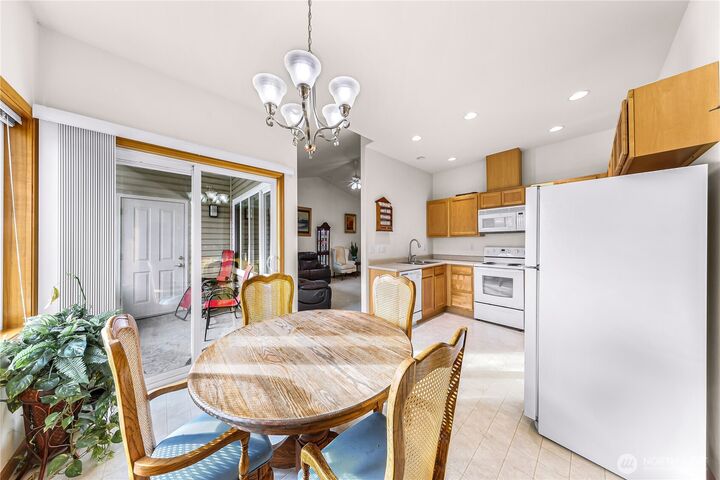 Property Photo:  1305  Boon Street 213  WA 98295 